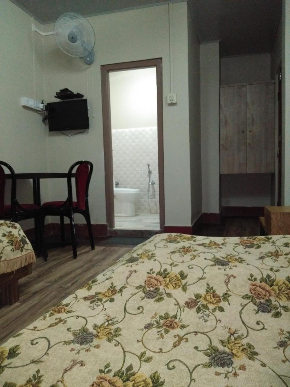 Hotel Pine Kohima Exteriér fotografie
