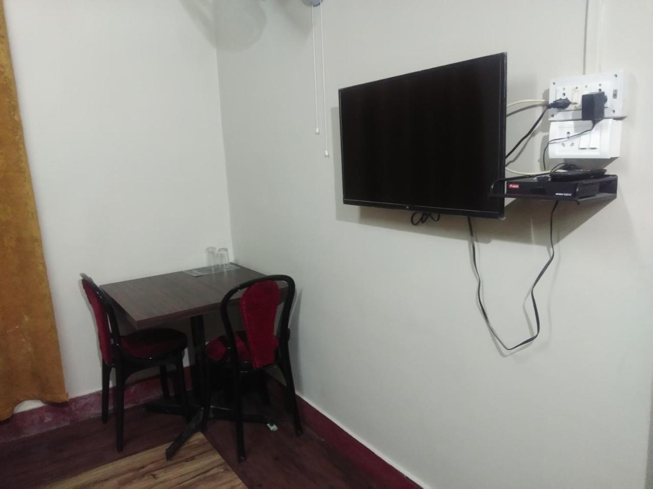 Hotel Pine Kohima Pokoj fotografie